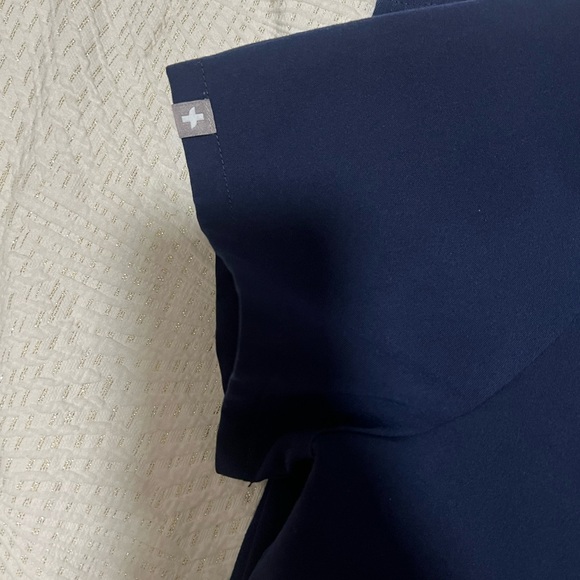 Figs Technical Collection in Deep Blue - Picture 2 of 7